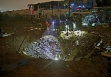 أضـ رار في “بيت شيمش” قرب القدس المحتلة عقب الضـ ربات الصـ اروخية الإيرانية.